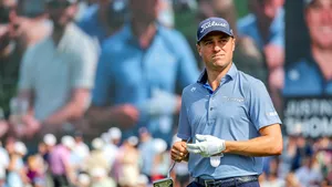 Een blije Justin Thomas na de zege in het RBC Heritage