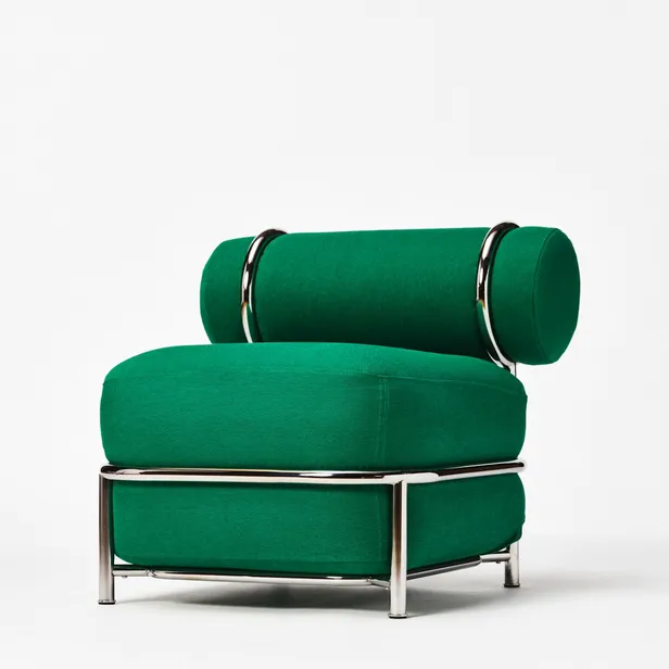 De PS 2026 Easy Chair in smaragdgroen, ontworpen door Mikael Axelsson