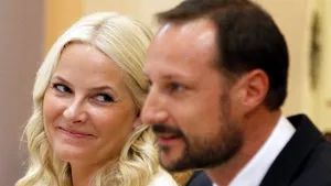 Foto's: Prins Haakon en prinses Mette-Marit zijn nog altijd verliefd