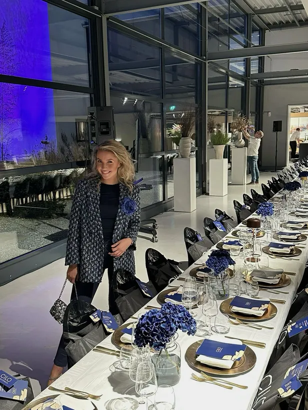 Rosalie op een kerstevent van BMORE