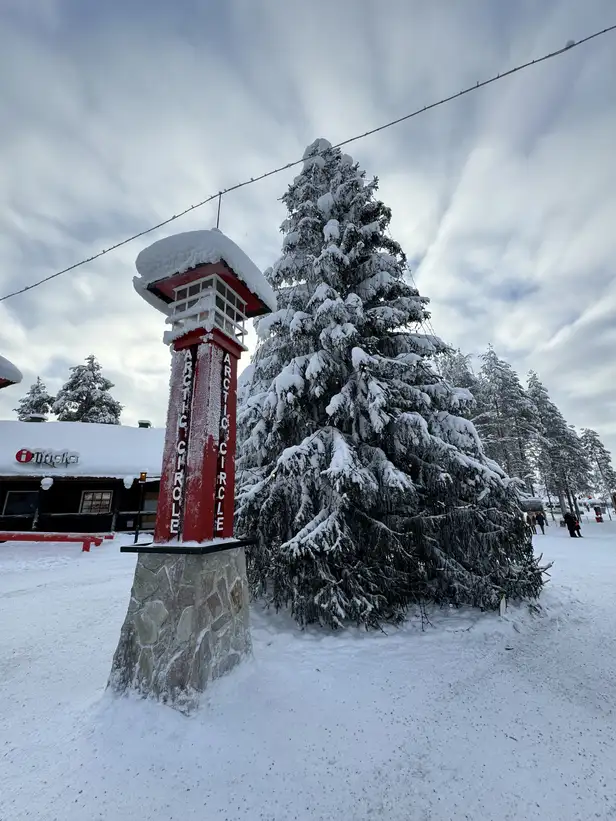 Hier loopt overigens ook de grens van de poolcirkel, dus die kun je ook meteen afvinken! 