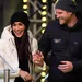 Meghan Markle deelt groot nieuws over haar nieuwe merk 'As Ever'. – Foto van hertogin Meghan en prins Harry hand in hand bij de Invictus Games in Vancouver, februari 2025.