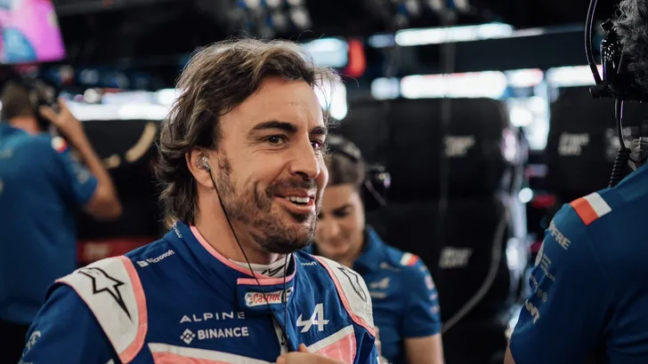 Billenknijpen: Alonso en Tsunoda zijn al door toegestane motoren heen 