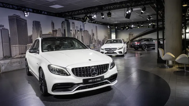 Mercedes doet Europees dealernetwerk in de verkoop 