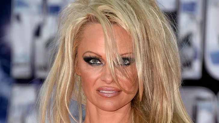 Pamela Anderson onherkenbaar na dramatische make-under