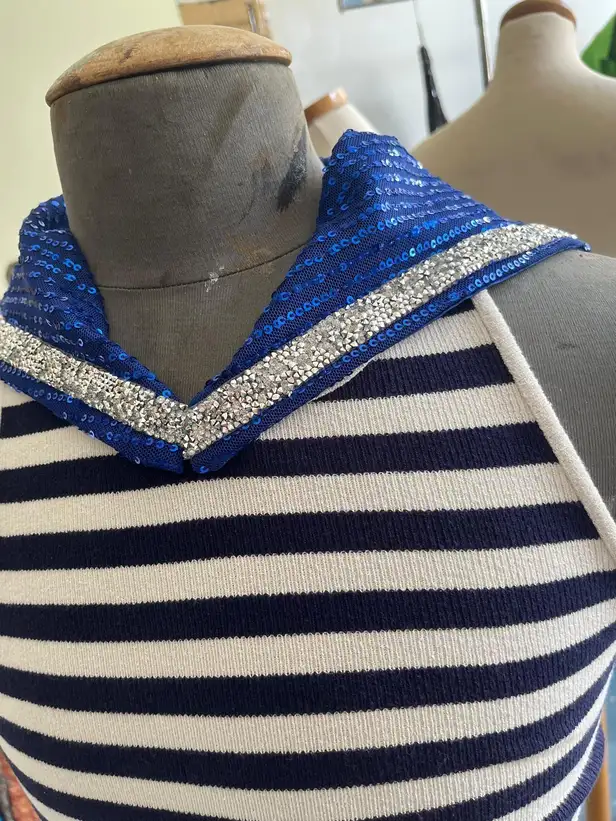 Sneak peek van een kostuum uit de musical Titanique. 