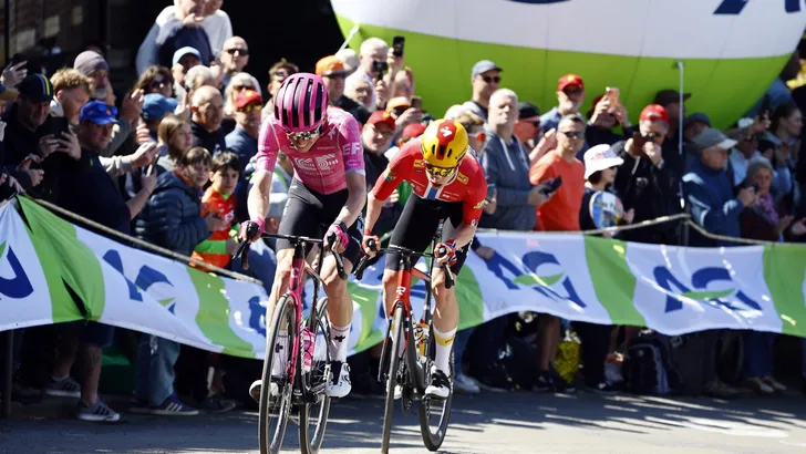 Ploegbaas Jonathan Vaughters vertelde ruim twee jaar terug dat Jardi van der Lee de ergometer bij een test 'had verbrand.' De wattages die hij trapte waren fenomenaal. In de Waalse Pijl liet hij zien een flinke stap te hebben gezet.
