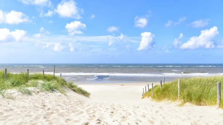 Dit zijn de duurste stranden van Nederland (en de goedkoopste)