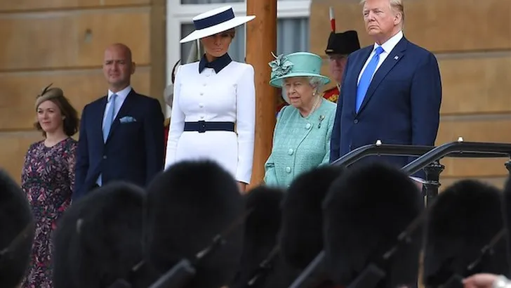 De Trumps zijn bij Buckingham Palace