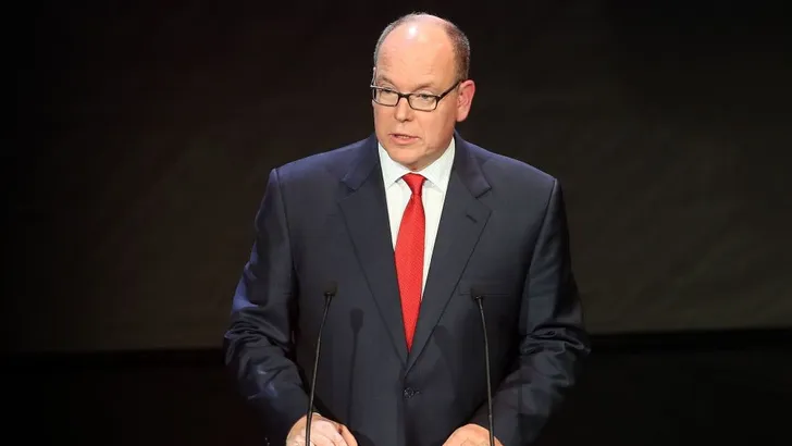 Hoera, de Royal Snor van Monaco is eraf!