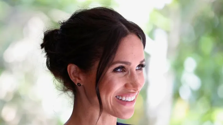 Hiér koop jij het betaalbare jurkje dat hertogin Meghan droeg