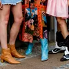 Zo draag je cowboylaarsjes de hele zomer door | Nouveau