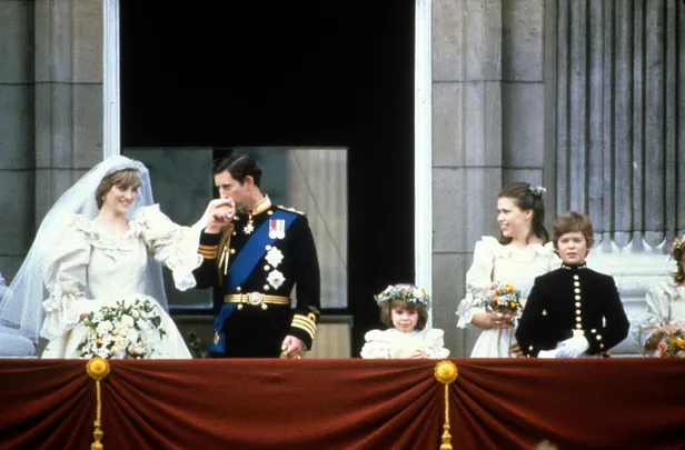 Balkonscène bij het huwelijk van prins Charles en prinses Diana in juli 1981.