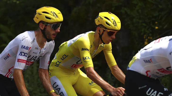 tadej pogacar en adam yates in de tour de france, bij de uci