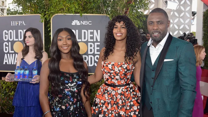 Viral: dit meisje photobombde elke celebrity bij de Golden Globes