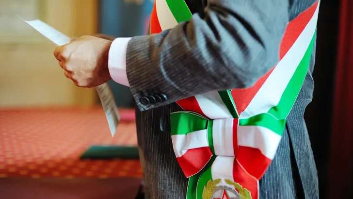 Zien: Italiaanse burgemeesters op corona-oorlogspad!