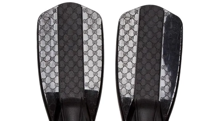 Zien: Gucci snorkel gear en Louis Vuitton bokshandschoenen