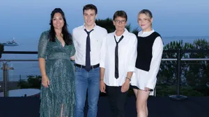 Foto van prinses Stéphanie met Camille Gottlieb en Louis en Marie Ducruet bij het Fight Aids Monaco Gala, juli 2025.