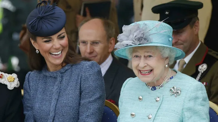 Prins William: "Ik heb mensen zien flauwvallen voor de Queen"