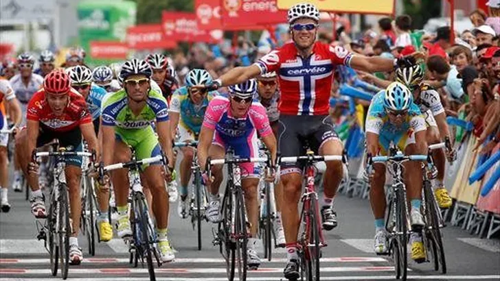 VUELTA: Hushovd wint sprint van klein peloton