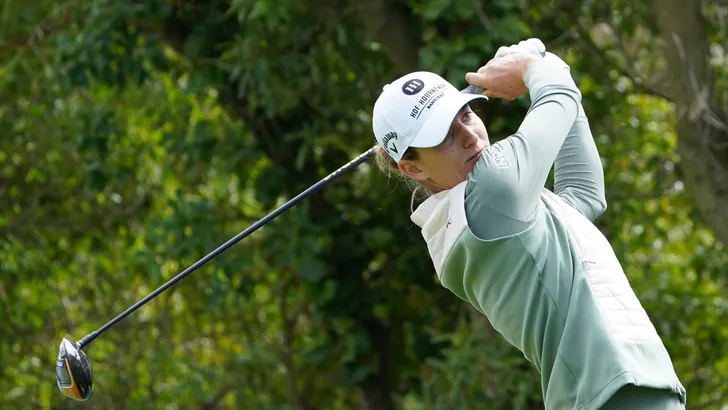 Van Dam op het podium in Hong Kong
