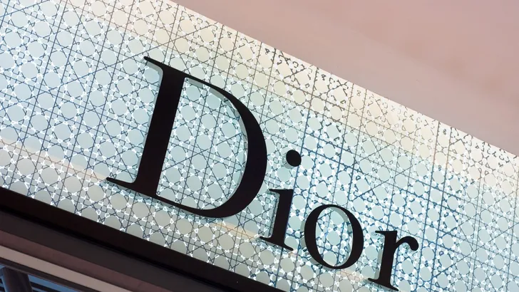 Hier vind jij dé Dior expositie van het jaar