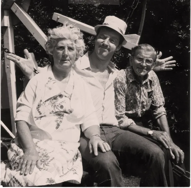 André van Duin met zijn ouders.