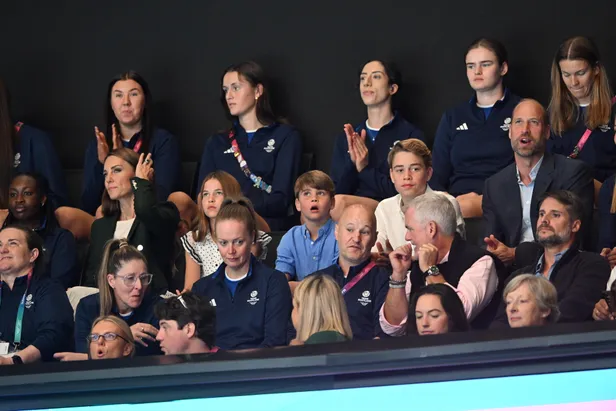 Prinses Kate, prinses Charlotte, prins George en prins Louis en prins William op de tribune bij de Commonwealth Games in Glasgow, augustus 2026.