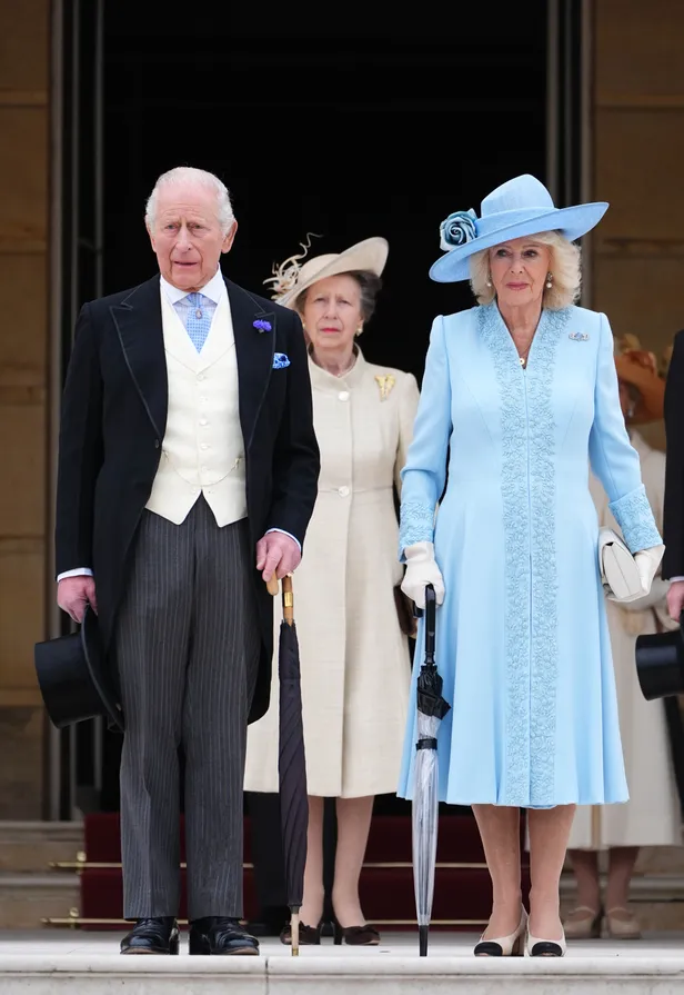 Gouwe ouwe: koningin Camilla koos voor Fiona Clare bij de eerste traditionele Garden Party van 2026. (Beeld: NL Beeld)