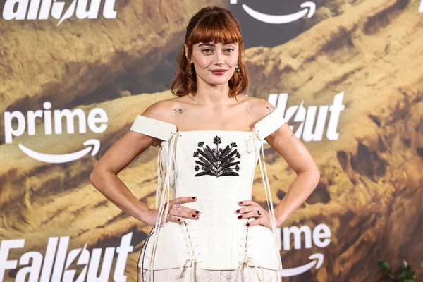 Ella Purnell bij de première van het tweede seizoen van Fall Out