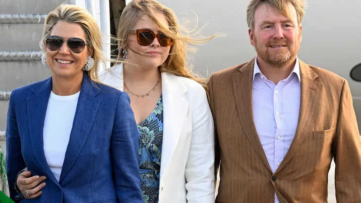 Koning Willem Alexander, Koningin Maxima en Prinses Amalia Bezoeken Bonaire - Aankomst