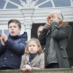 Kroonprinses Mary en kinderen getuigen van ernstig ongeluk