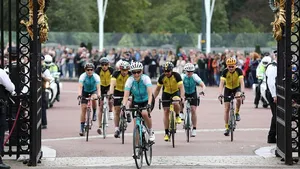 Gravin Sophie arriveert na 716 km fietsen in Londen 