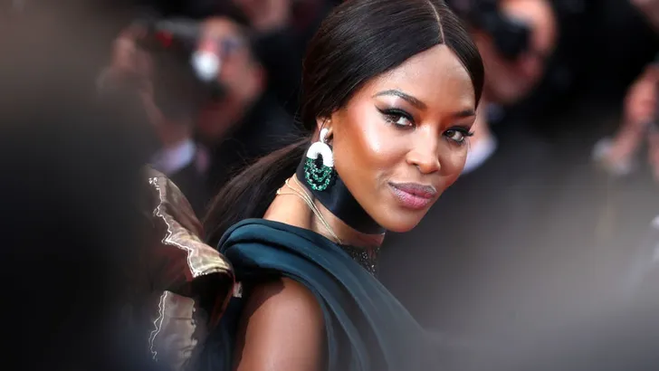 Naomi Campbell komt bij van moederschap in kuuroord