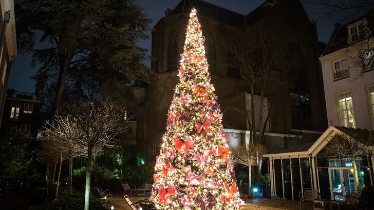 Wil je zien: de couture kerstboom van Claes Iversen!