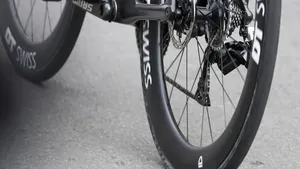 lekke band achter bij het fietsen