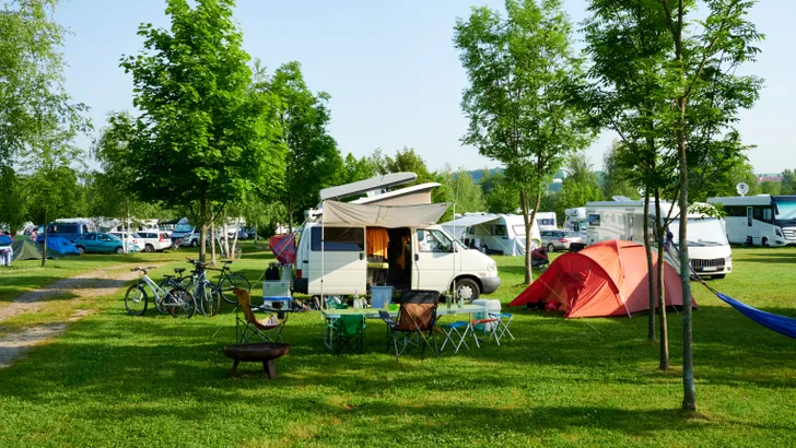 Met een camperbus op pad? Deze spullen mis je pas als het te laat is