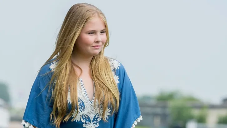 Kunstenaar maakt opvallende pop van Prinses Amalia
