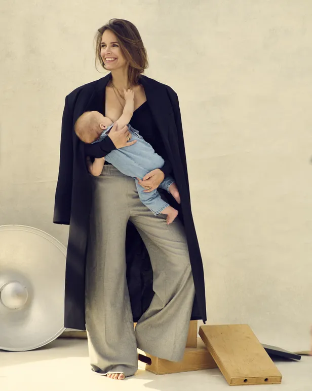 Hanna met baby tijdens covershoot voor Nouveau.