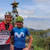 Video | Annemiek van Vleuten cruist door autovrij Medellin met honderden Colombiaanse fietsers (en klimt naar gevangenis Pablo Escobar)