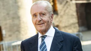 NR21_21 Column Jerry Hormone Theo Hiddema