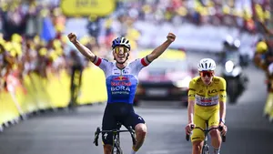 Remco Evenepoel toonde zich, na het uitvallen van Jonas Vingegaard, op Plateau de Solaison als de naaste belager van Tadej Pogacar. Stef Clement gelooft in een duel.