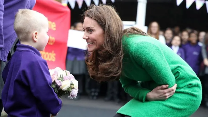 Hertogin Kate draagt Kwaadste Jurk Ooit