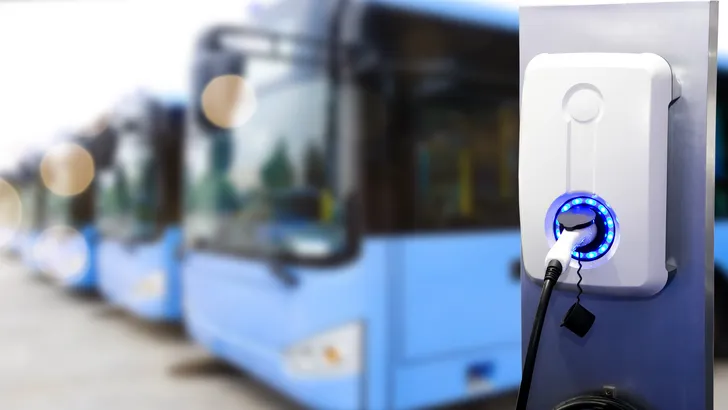 Veiligheidsdiensten slaan alarm: China kan honderden Europese stadsbussen op afstand uitschakelen met één druk op de knop