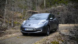 Deze man reed met een dertien jaar oude Nissan Leaf in acht zware dagen dwars door Europa
