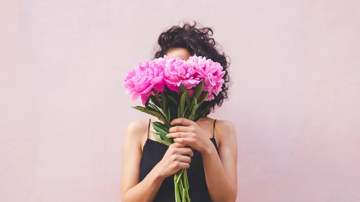 vrouw met bloemen