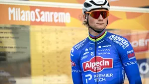 Mathieu van der Poel had na Milaan-Sanremo last van zijn hand, maar al met al lijkt de schade wel mee te vallen. Dat is althans wat Oliver Naesen zegt.