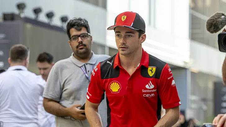 Charles Leclerc achtervolgt horlogedieven (video)