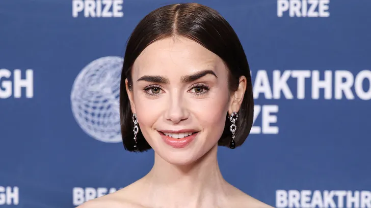 Lily Collins op de rode loper met kort haar