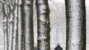 Geen geld voor winterbanden? Met een paar tiewraps maak je je eigen sneeuwkettingen voor je fiets